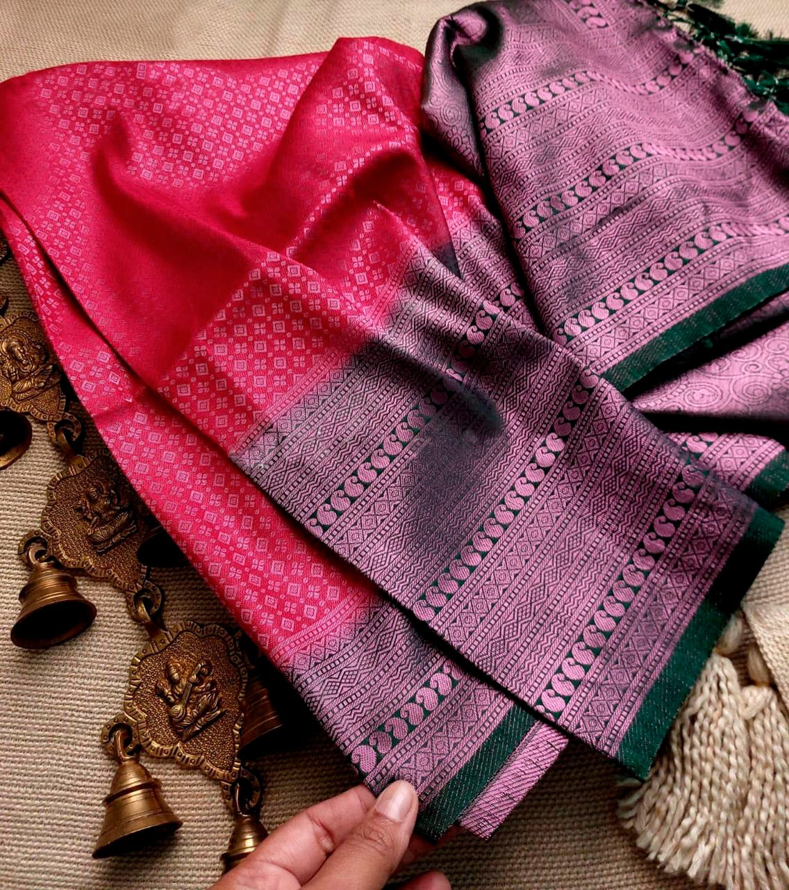 Gajri Nd Bottal Green Soft Silk Saree